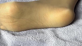 Secretary in Nylon Pantyhose Loves Her Long Legs