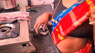 Indian Maid Spreads Her Legs to Get Tips for Reel Shoots
