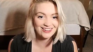 Blonde With Natural Big Boobs Loves Putting A Toy In Her