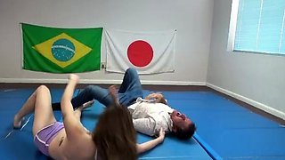 Fetish loving brunette gives cumshot