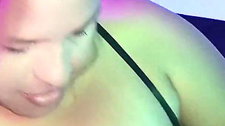 Seduction in the Bedroom: Fellatio with the Feet of a Curvy MILF Until Ejaculation