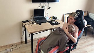 invited a cute twink to visit to fuck him with a big di