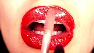 4K Applying lip glitter & smoking & drool fetish