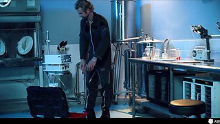 Freeze time trailer with flirtatious Vince Karter and Little Puck from Freeze