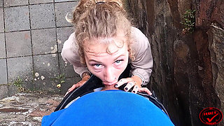 Public! Risky Blowjob on a Trip to the Castle!