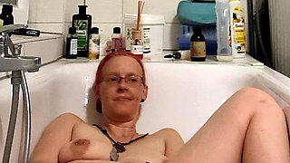 Masterbation in the Tub with Kittienoone POV