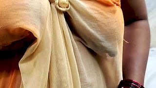 Rusa bhabi showing wet boobs in video call