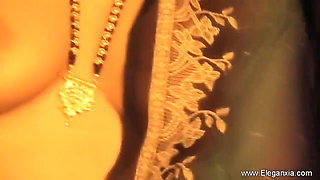 Bollywood nudes. Sexy brunette Indian MILF in her erotic video