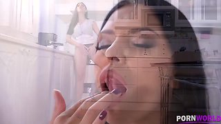 Russian bombshell Kira Queen deepthroats and gets her pussy licked in 69 GP1224