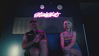 TOUGHLOVEX Third wheel with blonde spinner Lilly Bell