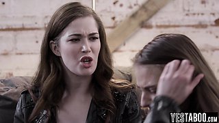 Petite bisexual babe fucks blondie bestie