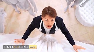 Wild cougar Phoenix Marie jumps all over that pecker - brazzers
