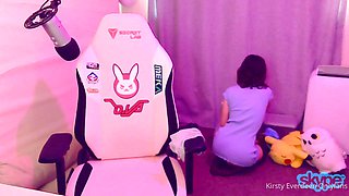 Kirsty Everdeen's Petite Solo Passion on Webcam