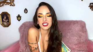 Close up MILF masturbation