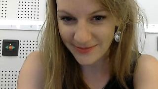 Cute amateur brunette naughty in solo jerking show on camera