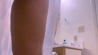 Sexynympho webcam model uses toy on clit to masturbate