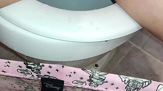 Close up Horny Wet Pussy Pissing Fingering Rubbing