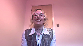 Sexy Realtor Desperate to Make the Sale