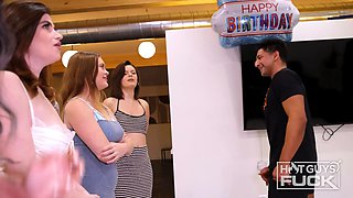 28yo sumptuous model fucks kinky cougar