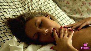 Perky boobs Roxana makes her teen snatch cum with a vibrator