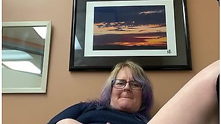 Sneaky Milf Masturbates While Waiting For Doctor In Office