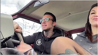 Milf Tradisce Il Suo Ragazzo Con Uno Sconosciuto Nella Sua Panda Lucas Speracchi