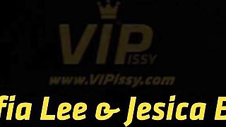 Bouncy Sofia's pissing sex