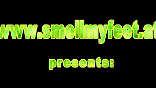 wrapped slave sniff feet of turkish lady