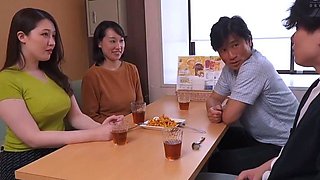 Japanese mommy getting her juicy asian pussy fingered
