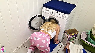 Step Bro Fucks Step Sis While She Is in the Washing Machine - Cumshot
