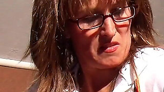 Solo casting and she is there - Mature woman with glasses likes to show her pussy