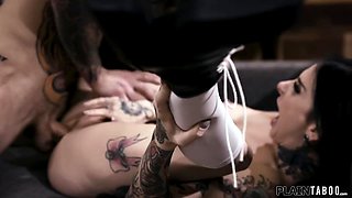 Joanna Angel Gags Massively on Small Hands Huge Cock in Taboo Stepfamily Roughness with Deepthro
