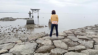 Outdoor Exposure in Ultra-low-rise Jeans