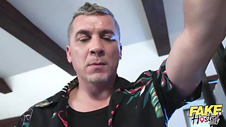 Sneaky Gigi Rouge's female orgasm action