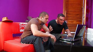 Nymphomaniac in tights plumbed rigid in 3some