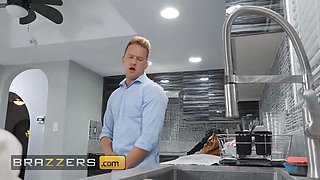 Brazzers - sucking hot handywoman kaylee ryder visits van's palace to fix his submerge but ends up fixing his shaft