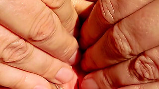 Horny mature enjoys vibing her vulva then spreads her pink pussy