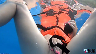 Life Jacket Vibe Play in the Pool