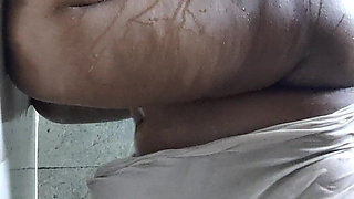 Tamil Lady Bathing