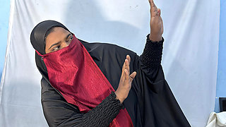 Desi hijab badde doodh wali sales girl ko Choda