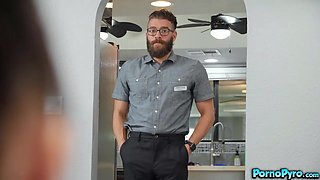 Home Skank Joslyn James Fucks The Cable Tech Guy 'Xande