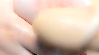 Morena exibindo seus grandes peitos e bunda perfeita em