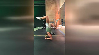 Sweaty Muscle Girl Pussy Leak - TikTok Fail
