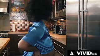Vivid featuring Nathan Bronson and Avery Jane's doggystyle dirt