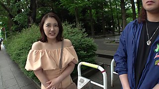 200GANA-2931　マジ軟派、初撮。 1973【趣味：アプリで知り合った男と不倫】万年発情期のドスケベ妻をナンパ！旦那さんすんません、簡単にヤレましたわ！熟れはじめのムチッとボディ！下品な声をあげて中イキする姿に興奮必至！