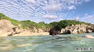 Gravure Idol Behind-the-scenes in Okinawa, a Daring off-camera Moment Captured Discreetly 1st